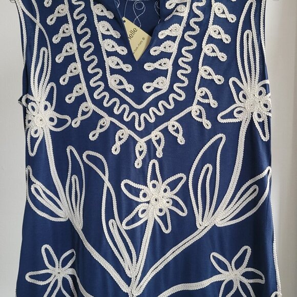 NWT-Lauren Michelle Sleeveless Blue White Stretch Embroidered Top (Size: Large) - Picture 2 of 14